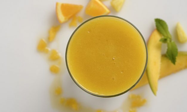 PINEAPPLE-MANGO SMOOTHIE