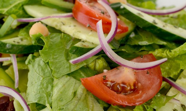 LOW FAT TOMATO, OLIVE AND CHICKPEA GREEK SALAD